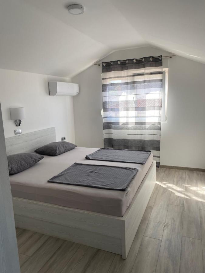 Apartments Nautica Barbat na Rabu Екстериор снимка