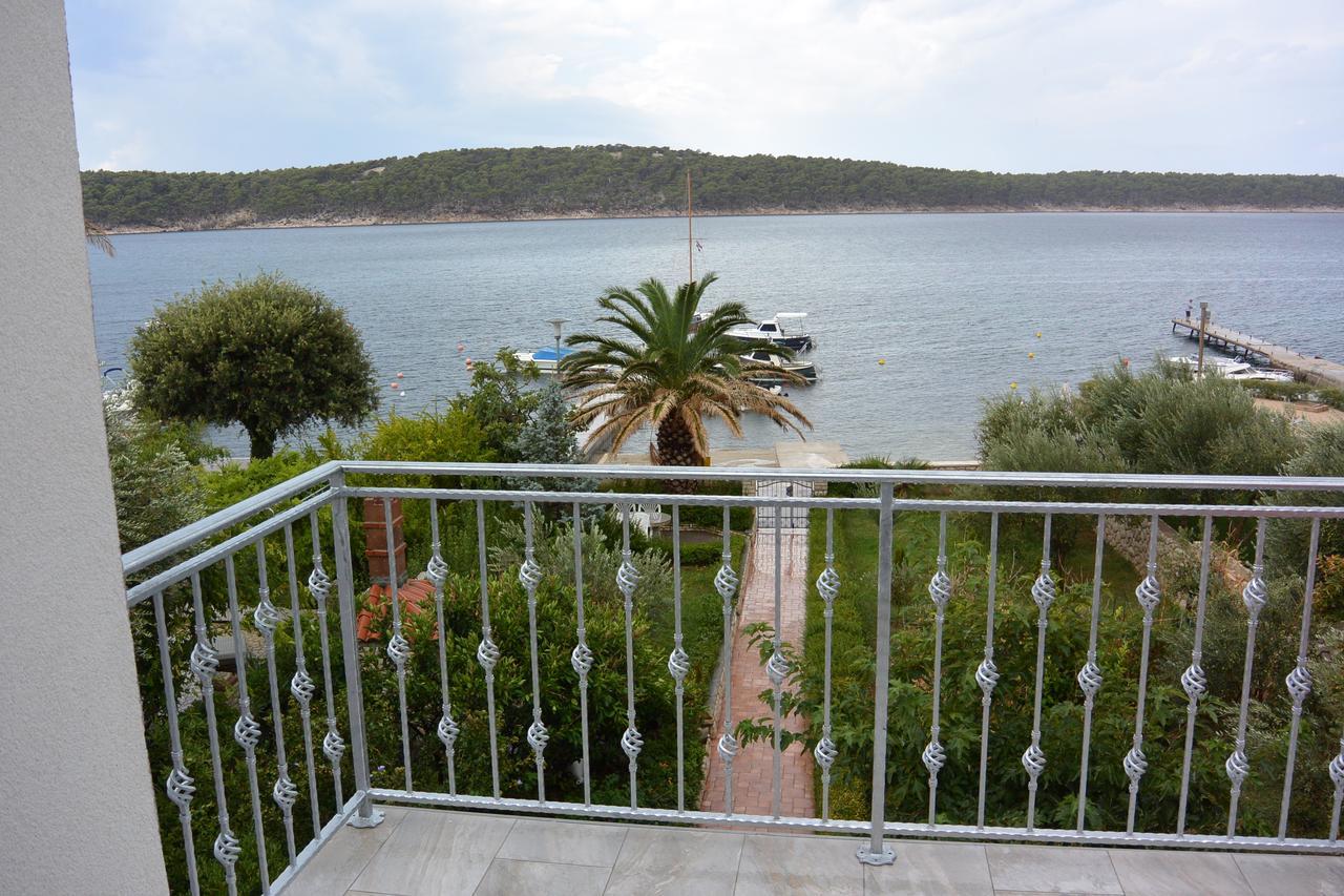 Apartments Nautica Barbat na Rabu Екстериор снимка