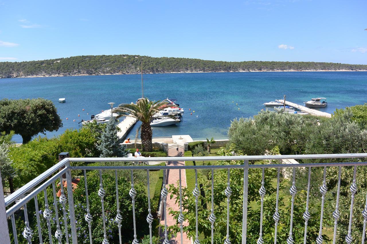 Apartments Nautica Barbat na Rabu Екстериор снимка