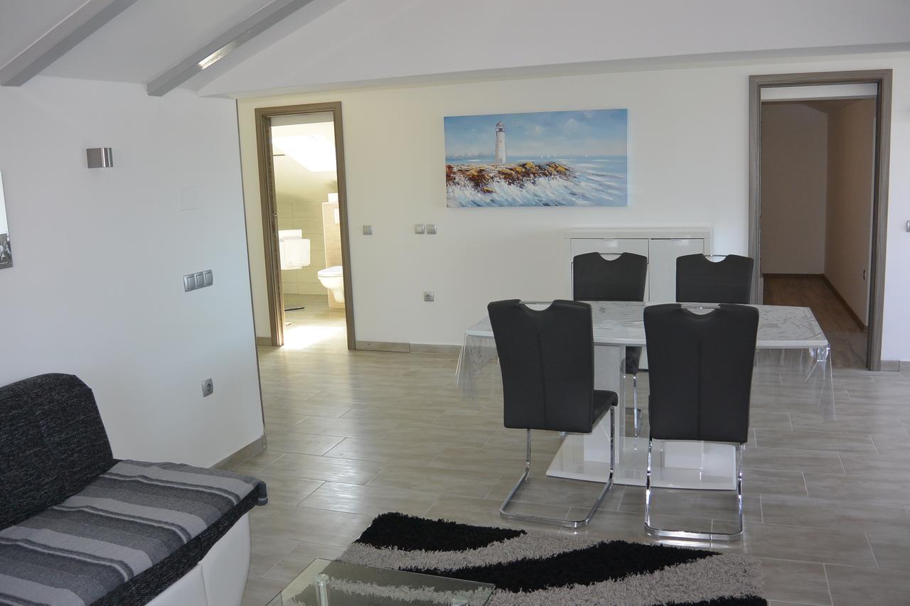 Apartments Nautica Barbat na Rabu Екстериор снимка