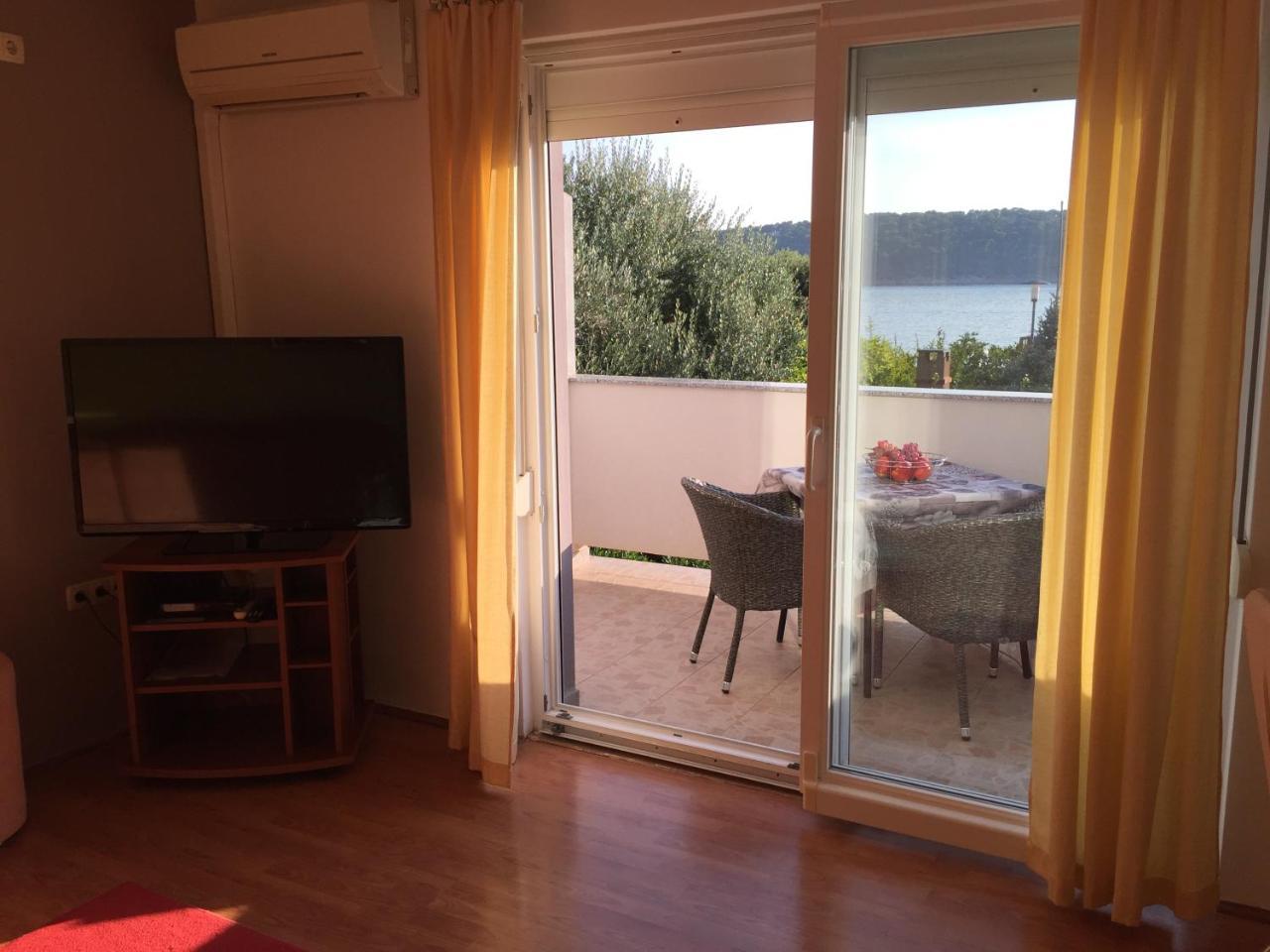 Apartments Nautica Barbat na Rabu Екстериор снимка