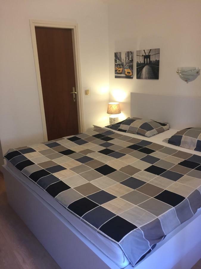 Apartments Nautica Barbat na Rabu Екстериор снимка